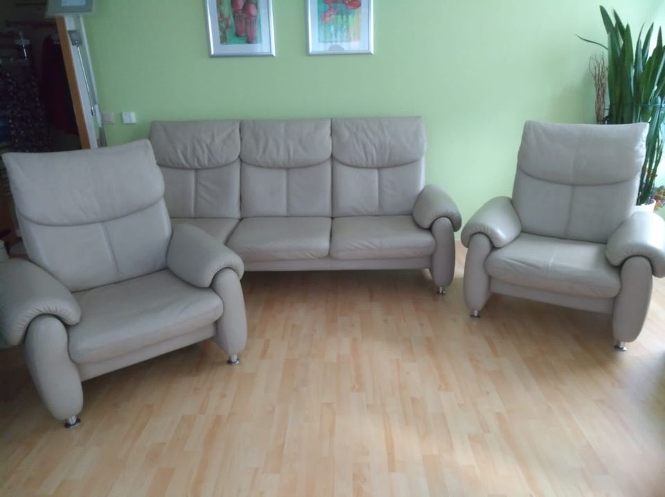 Leder Sofa + 2 Relaxsessel von Begana ohne Mängel in Bilkheim