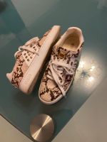 Sneaker Schnürschuhe von Guess in weiß beige Gr. 38 Nordrhein-Westfalen - Barntrup Vorschau