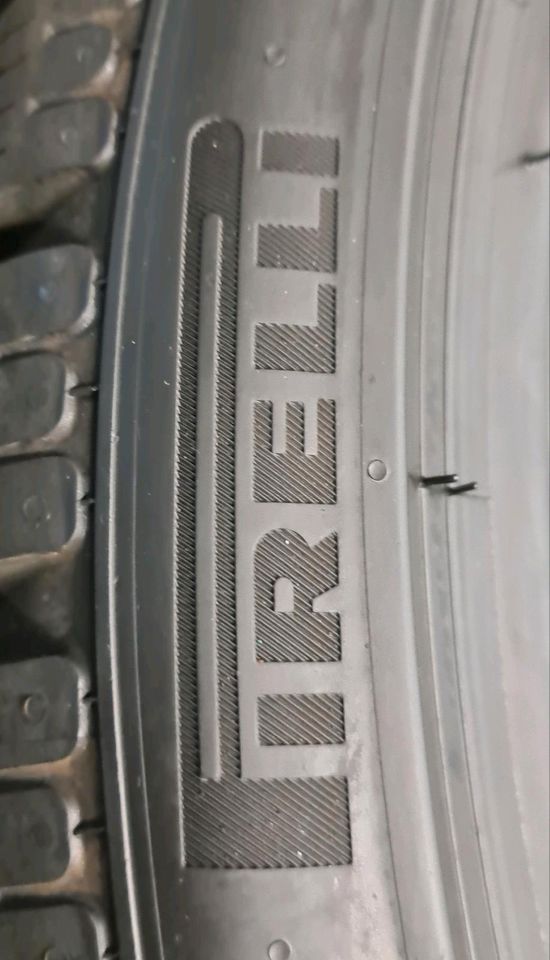 2x Pirelli Winterreifen 245/35 R19 93V neuwertig in München