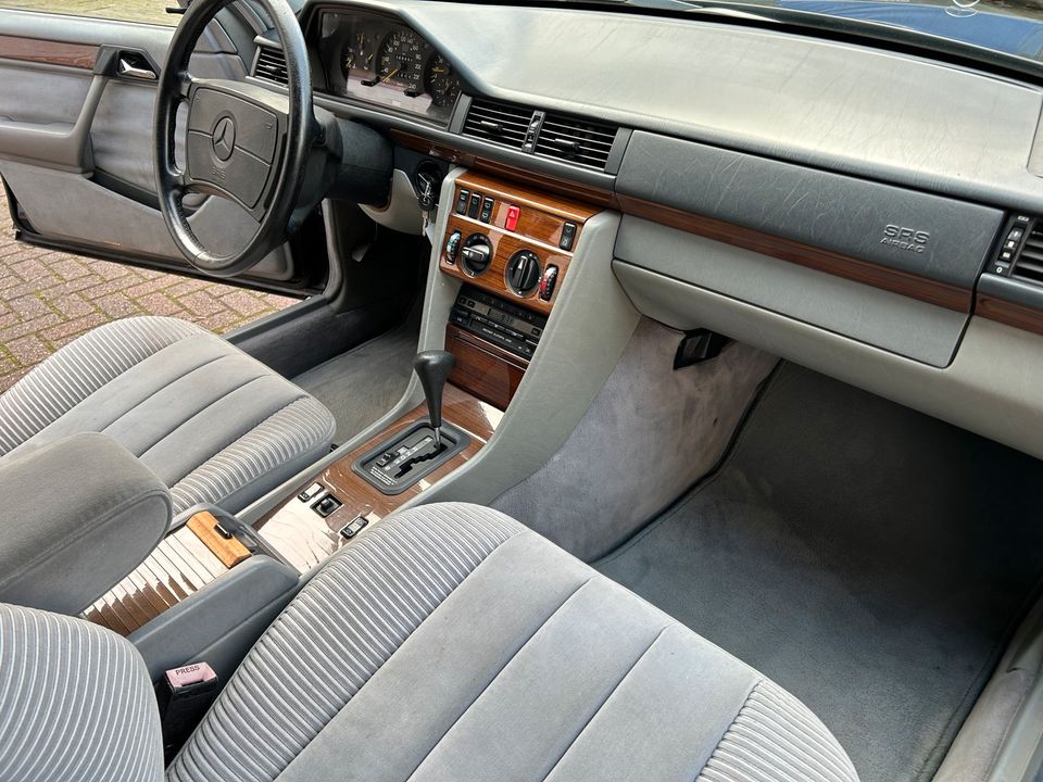 Mercedes-Benz 300TE Automatik S124 Mopf1 H-ZL Velours Airbags in Weisenheim am Sand