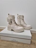 Helle Stiefel wenig getragen  mit Tasche Plateau Bremen - Walle Vorschau
