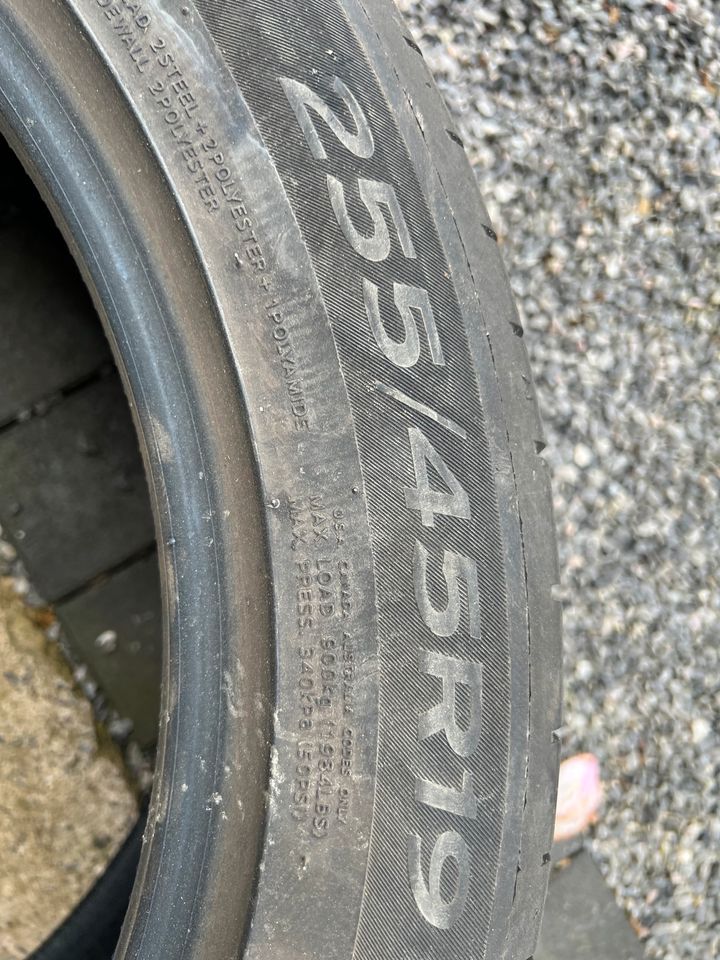 Hankook 255/45R19 Sommerreifen Tesla in Dortmund