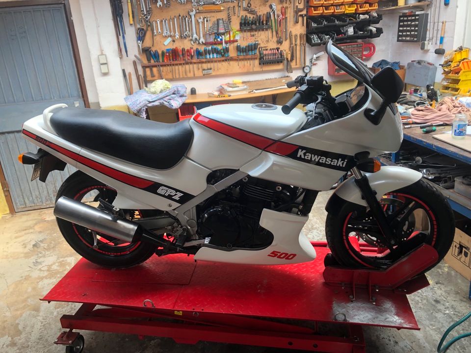 Kawasaki GPZ 500 S   komplett neu aufgebaut … Baujahr 1988 in Großefehn