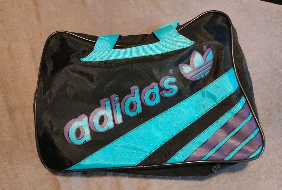 Vintage Adidas Sporttasche - 80er in Worms
