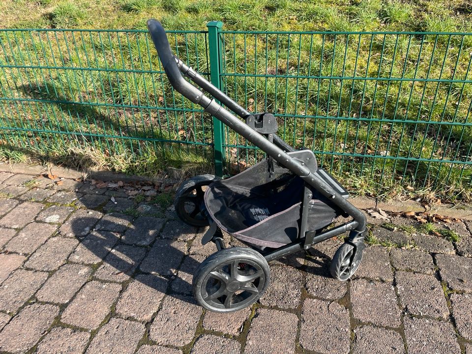 Joie Chrome Kinderwagen und Babyschale Kombi Set in Homburg