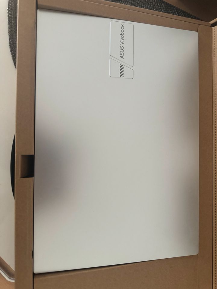 Laptop Asus Vivobook business Silber , in München