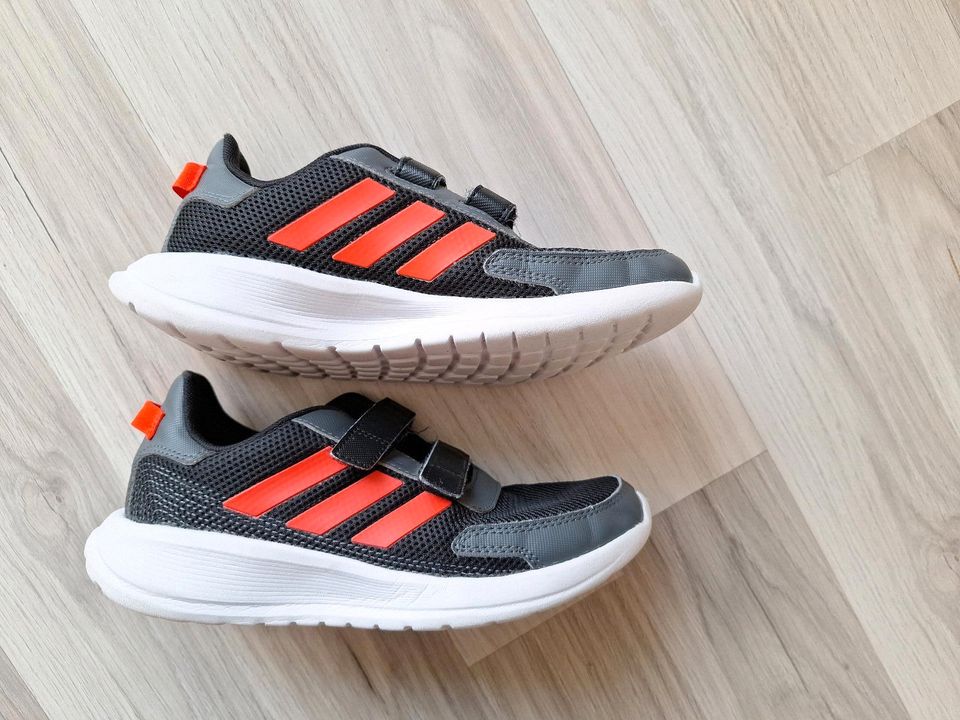 Adidas Sportschuhe Gr. 35 Turnschuhe Hallenschuhe in Niesky