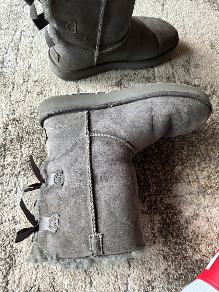 UGG Boots grau in Visselhövede