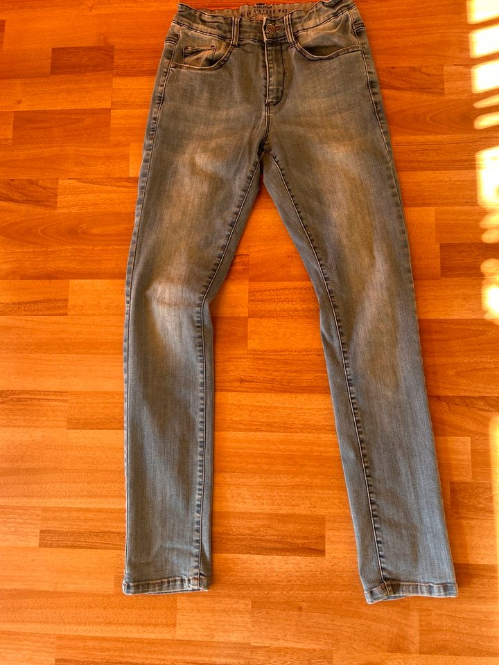 s.Oliver slim Gr. 176 Jeans Hose blau top Zustand in Brakel
