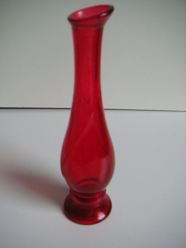 Rote Vase Avon Elusive 60er / 70er Jahre ca. 20 cm hoch in Petershagen