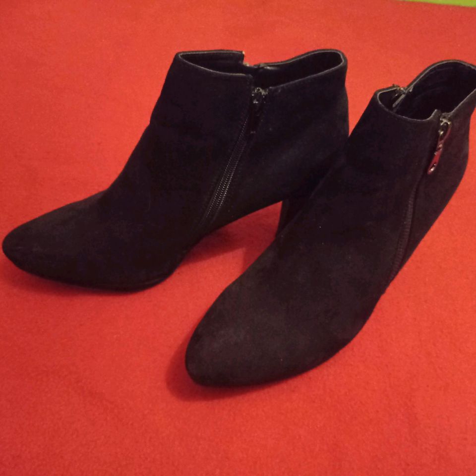 High Heels Stiefel Stiefeletten schwarz Wildleder Gr. 41 in Fulda