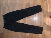 Pull&Bear Moms Jeans Denim mit zwei Löchern Schwarz Gr.36 Frankfurt am Main - Nordend Vorschau