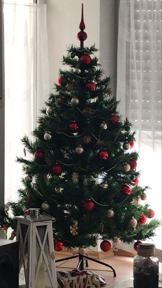 Weihnachtsbaum 150cm mit Lichter und Schmuck in Frankfurt am Main