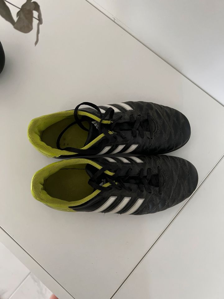 Adidas Fußballschuhe in Merchweiler