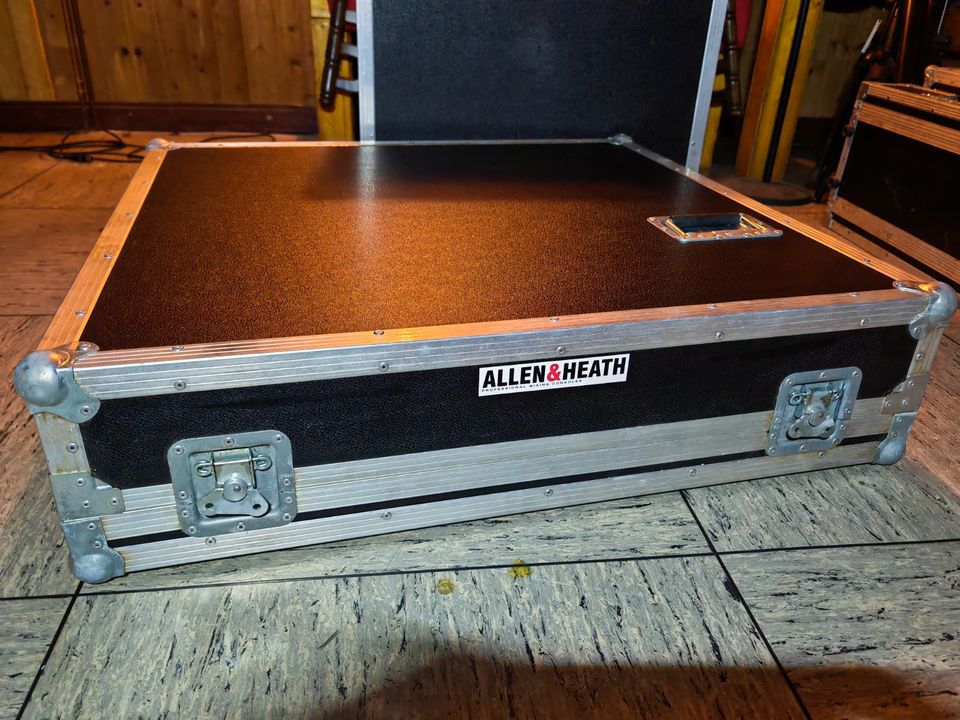 Allen & Heath GL2400-24 Mischpult mit Case und Havarie Netzteil in Gelsenkirchen