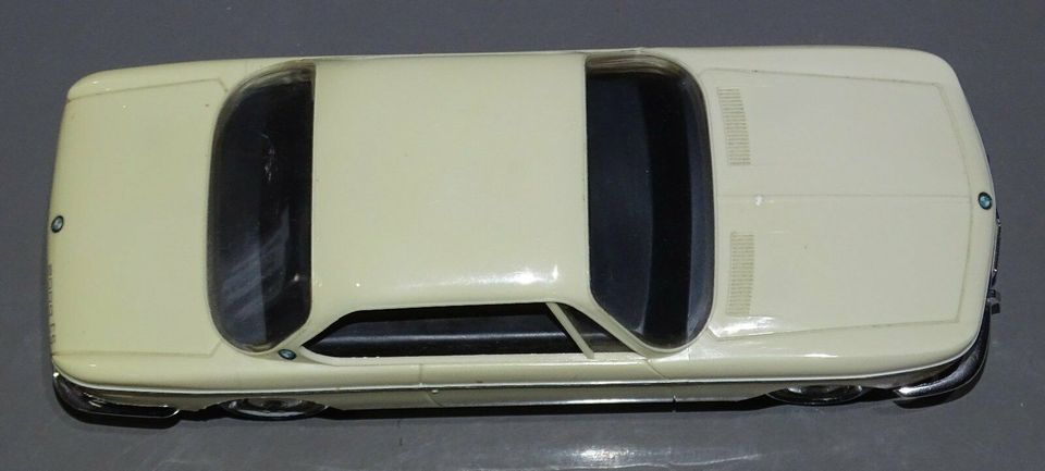 BMW 2000 CS Trix radio 60er Modellauto 1:18 01 in Stutzenklinge