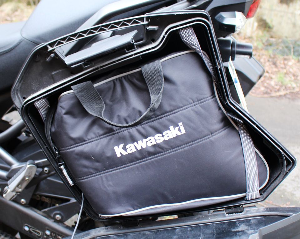 Kawasaki Versys 1000 Tourer schwarz metallic in Solingen