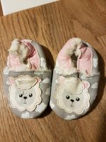 Baby Schuhe Schühchen Gr. 16/17 Leder Hausschuhe Lederpuschen Berlin - Spandau Vorschau