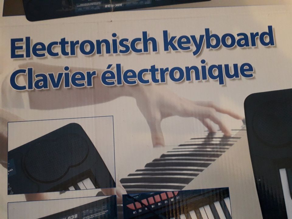 Elektronischer Keyboard in Altenbeken