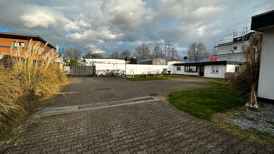 Monteurzimmer - Große Grundstück mit zwei Bungalows in Leverkusen