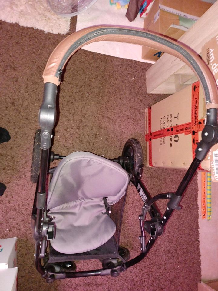 Kinderwagen mit Sitz funktion und maxicosi in Halbs