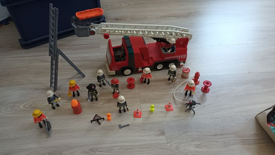 Playmobil- 8 -.Polizeirevier und Feuerwehr in Kattendorf