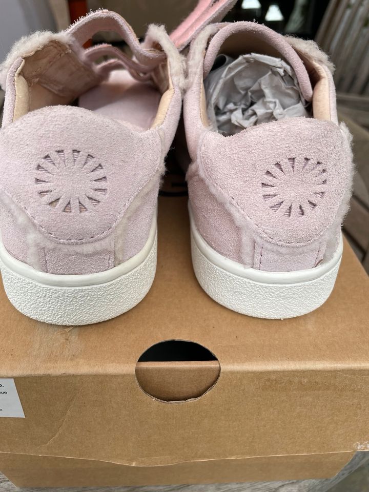 UGG Sneaker Rosa mit Klettverschluss in Hilden