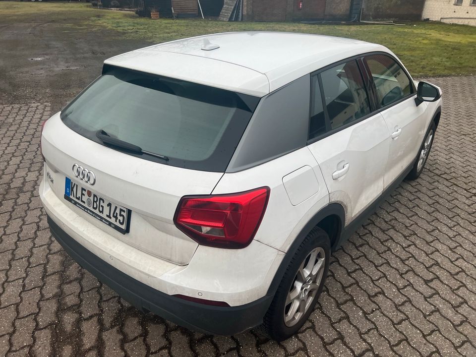 Audi Q2 TFSI, EZ:2018, Benzin, 96.000km, weiß, Schalter in Krefeld