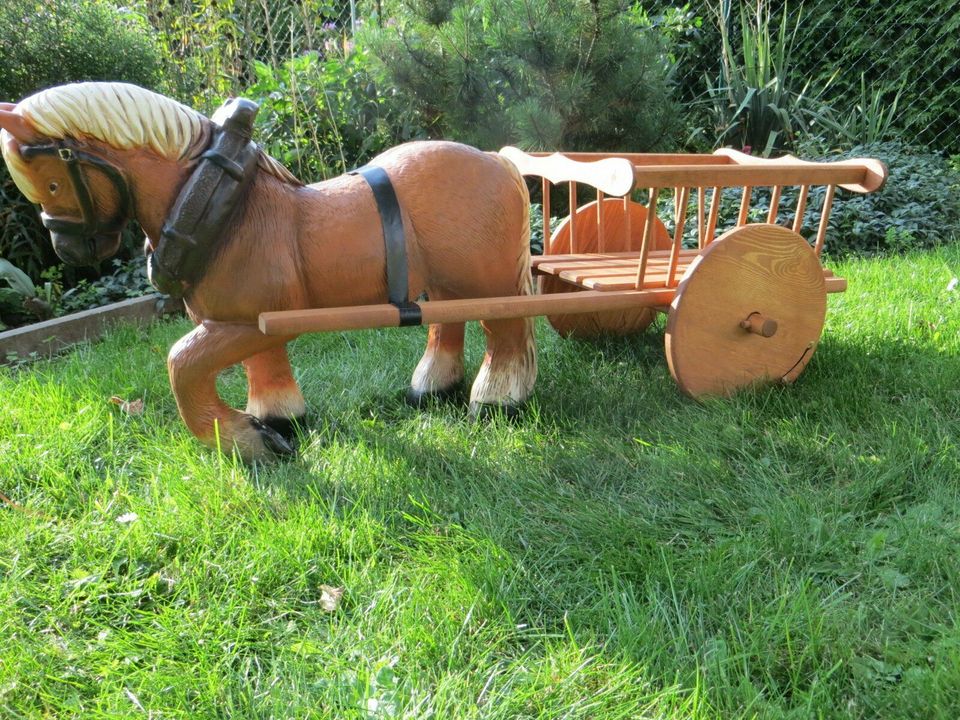 Pferd mit Wagen inkl. Versand 1,27m aus Polyresin / Kiefernholz in Wimmelburg