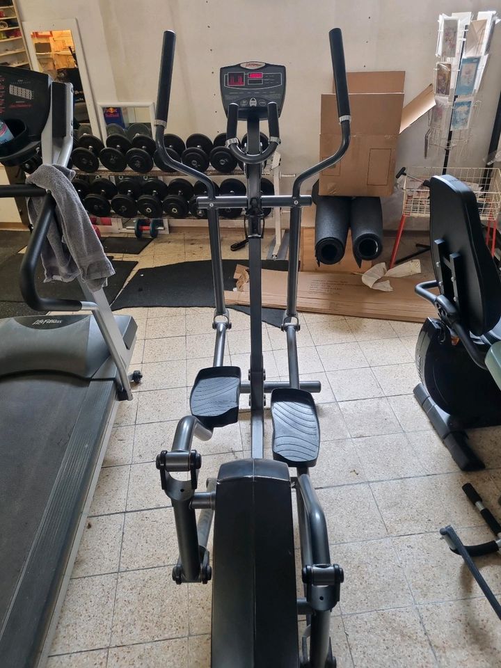 Crosstrainer LifeFitness X1-5 in Villmar