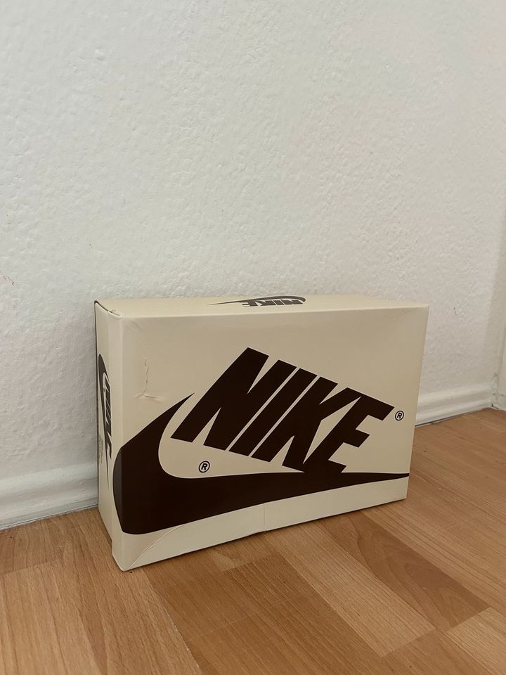 Travis Scott Box von Jordan 1 Travis Scott Reverse Mocha in Mönchengladbach