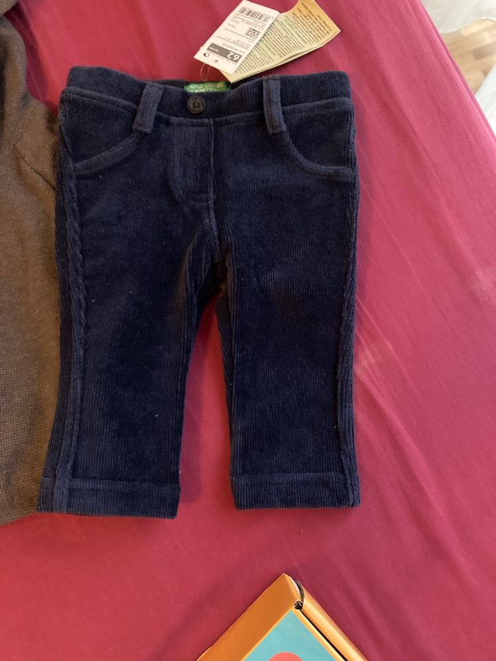 Set Babyjacke/ Jacke und Cordhose Benetton Babyklamotten Neu! in Frankfurt am Main