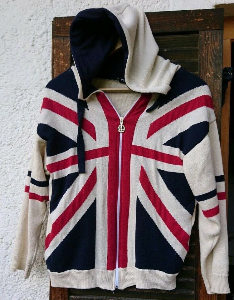 Walking in a Great Britain jacket in Geretsried