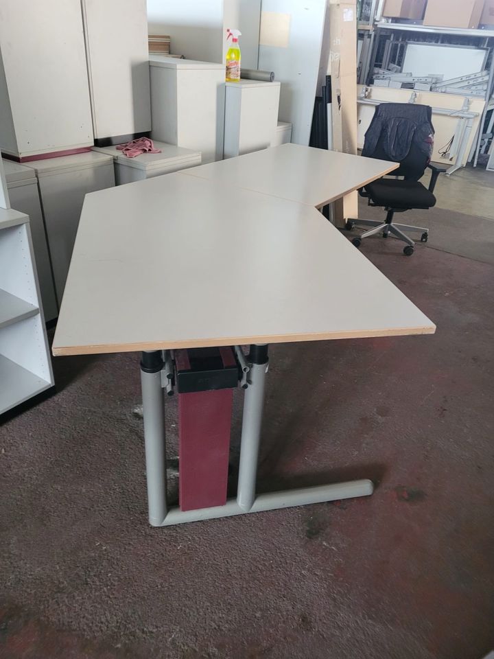 Winkel Schreibtisch Bürotisch Konferenztisch Ecktisch Kabelkanäle in Fürth