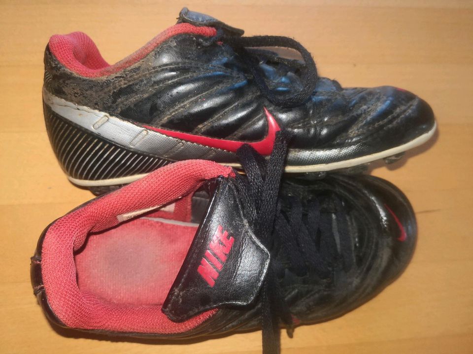 Fußballschuhe Nike Gr 30 in Eurasburg