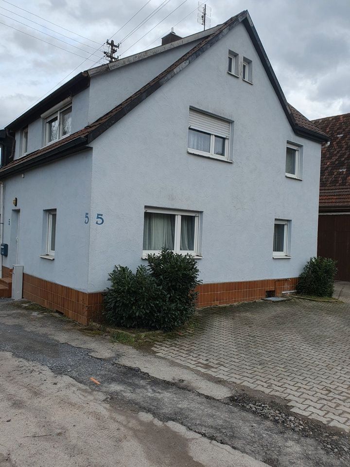 Doppelhaushälfte mit Garagen/Scheune/Garten in Bretzfeld