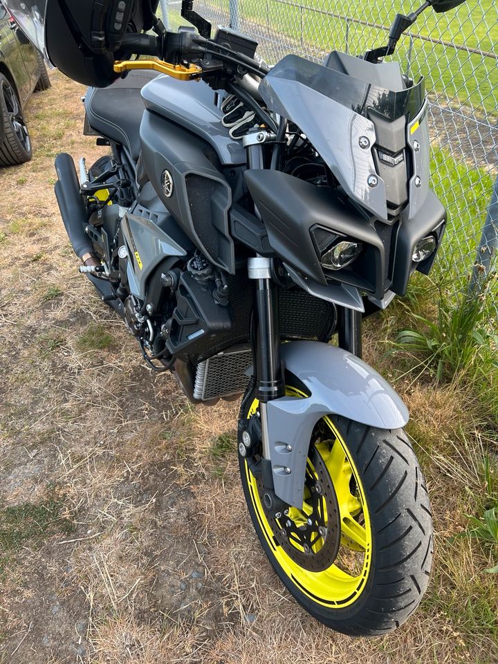 Yamaha Mt 10 mit neuen Tüv Wochenende Aktion  8999,- Euro in Friesenhagen