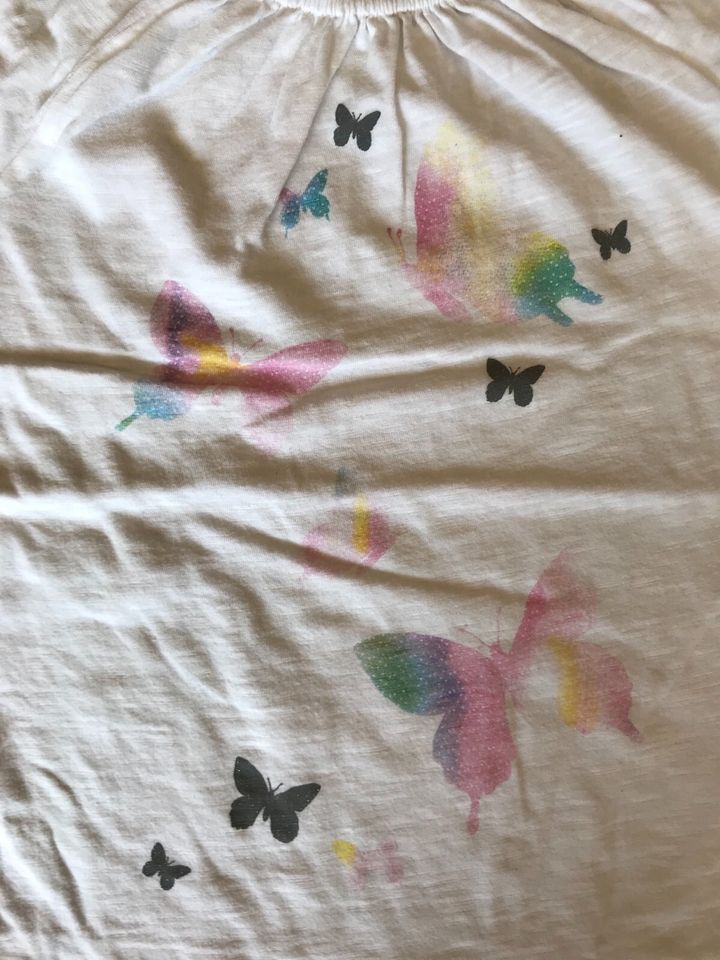 Shirt Top in weiß mit Schmetterlingen - Größe 116 - Topolino in Hamburg
