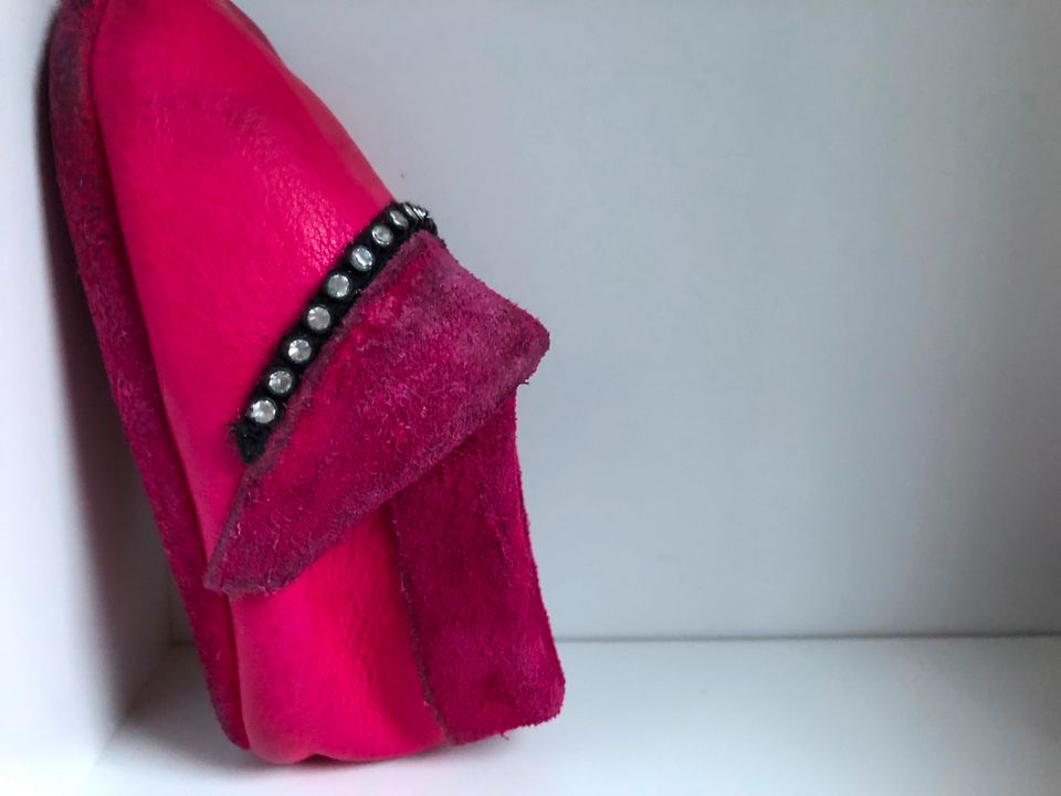 Krabbelschuhe aus 100% chromfreiem Leder Pink mit Strass in Goslar