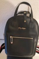 Wunderschöner Tagesrucksack von Tommy Hilfiger schwarz gold rot Baden-Württemberg - Calw Vorschau