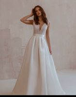 Brautkleid Ariamo KL14 Mikadoseide mit Bridecape Gr40 Bayern - Tegernheim Vorschau