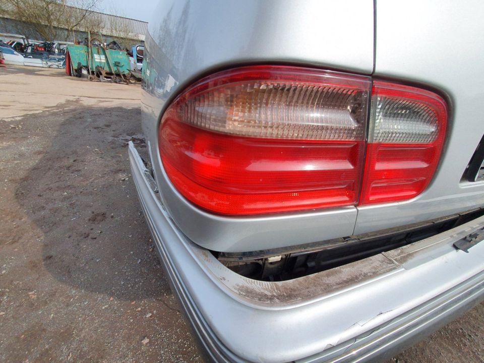 Mercedes W210 E 270 CDI Rücklicht Rückleuchte außen links Bj.2000 in Bremervörde