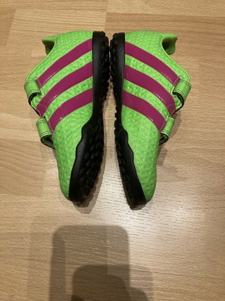 Adidas Kinder Fußball Schuhe Gr.30 in Hoppegarten