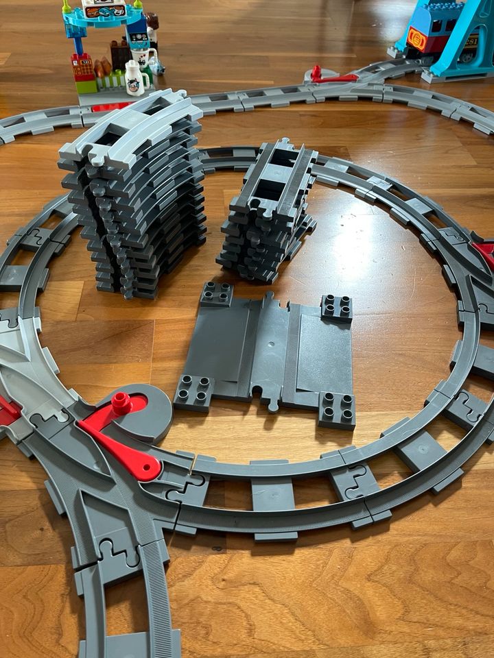 Lego Duplo Zug-Set mit viel Zubehör in Grasbrunn