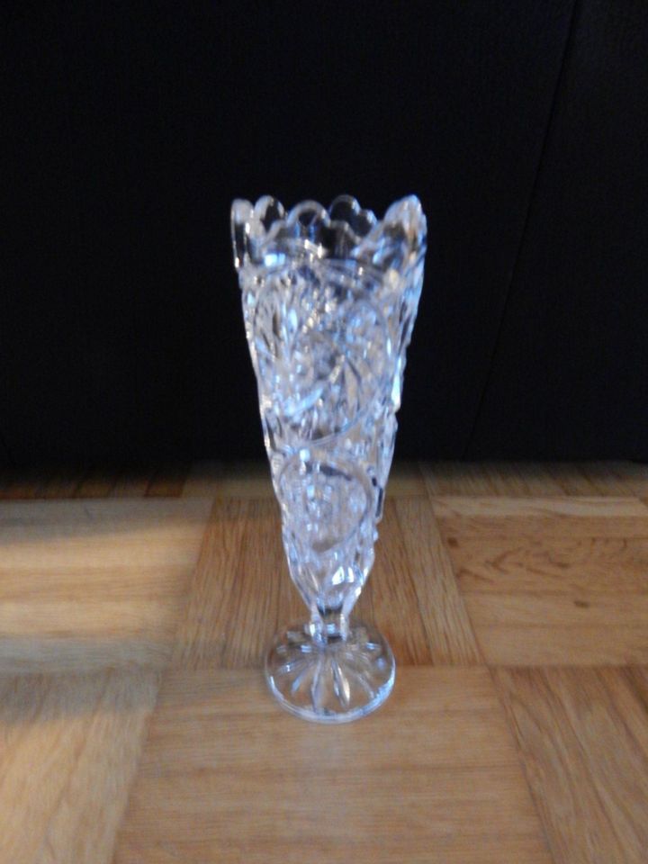 Glasvase hoch schmal Kristallglas gepresst Vase Glas in Kiel