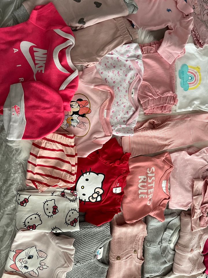 Baby Kleidung Hosen Bodys Shirts Erstausstattung Mädchen in Steinfurt