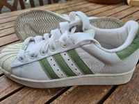 Adidas Sneaker, Größe 39, Farbe weiß mit grünen Streifen Bayern - Karlsfeld Vorschau