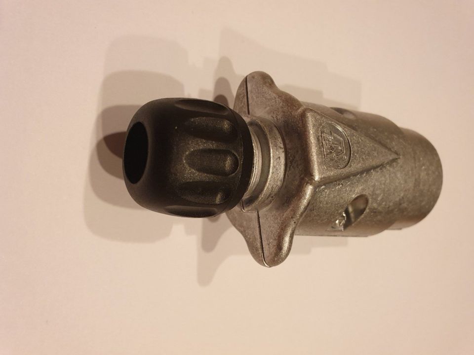 Stecker, 12 Volt, 7 polig, Metal in Wiefelstede