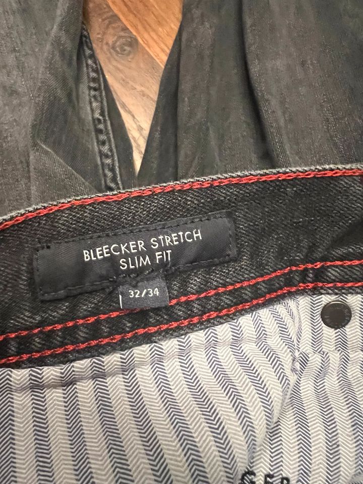 Jeans Tommy Hilfiger Gr. 32/34 in Pinneberg