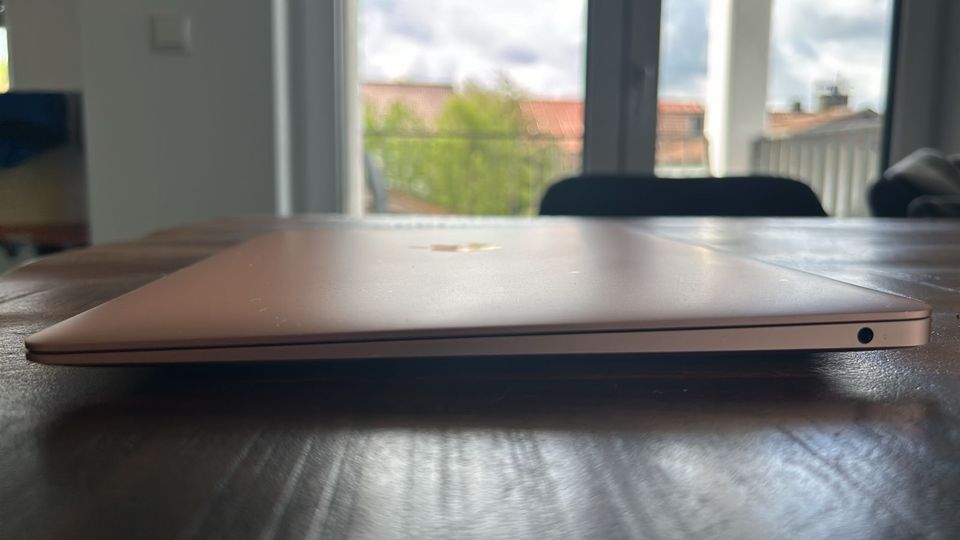 Mac Book Air 2020 in Neufahrn